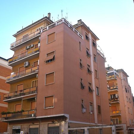 Tia Tourist Apartment Rzym Zewnętrze zdjęcie