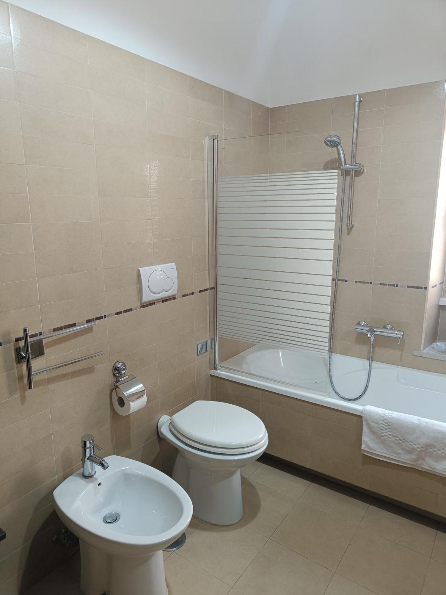 Tia Tourist Apartment Rzym Zewnętrze zdjęcie